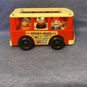 1969 Fisher Price red mini bud with 3 occupants